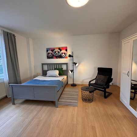 Fc-Apartmenthaus Falkensee Mit Grossem Garten Und Pkw Stellflaechen ภายนอก รูปภาพ