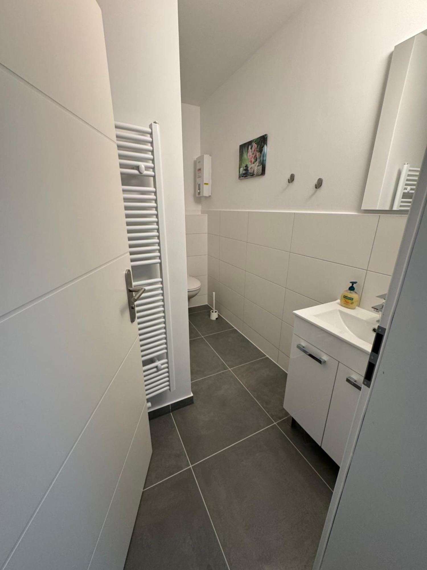 Fc-Apartmenthaus Falkensee Mit Grossem Garten Und Pkw Stellflaechen ภายนอก รูปภาพ