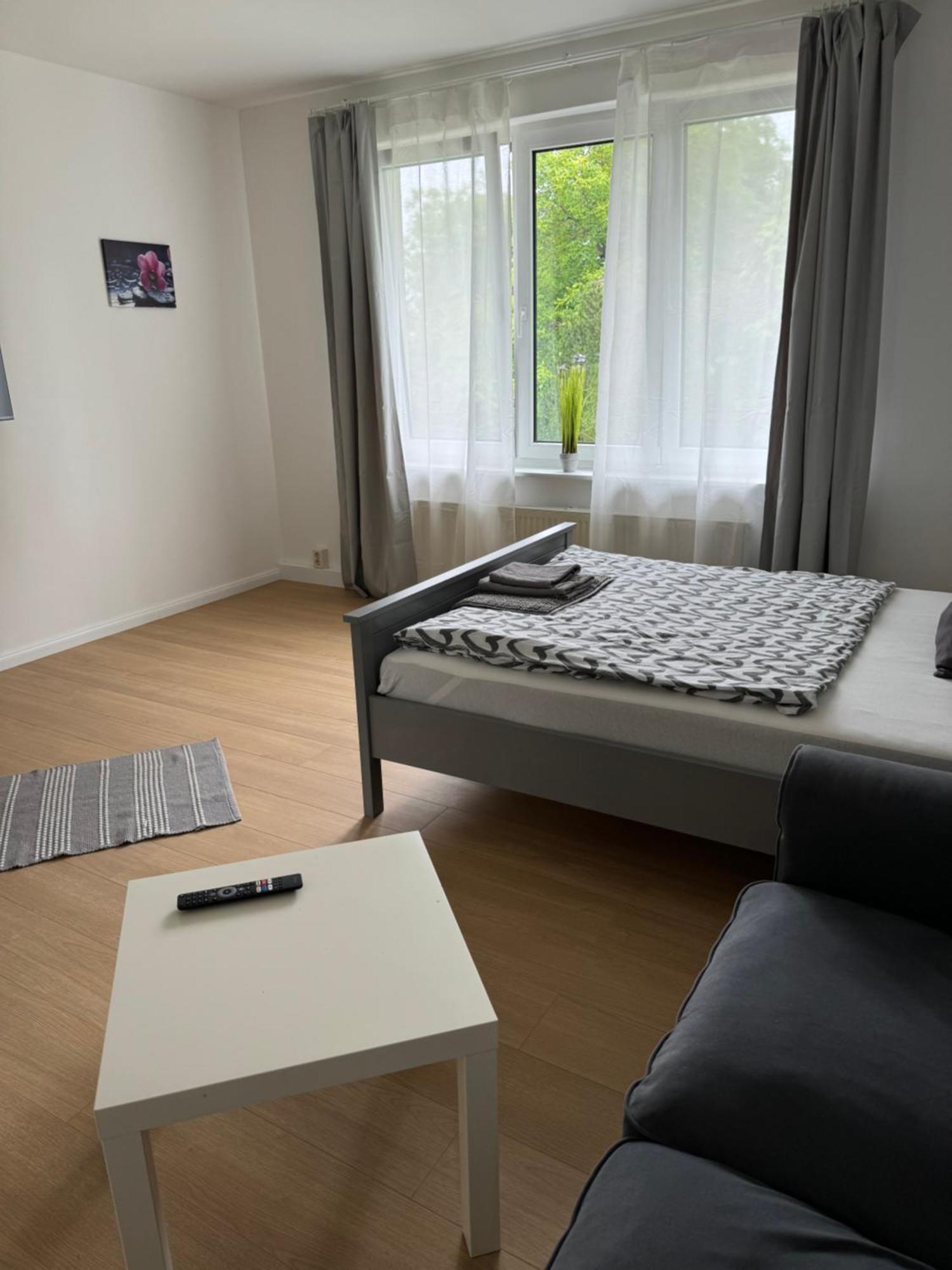 Fc-Apartmenthaus Falkensee Mit Grossem Garten Und Pkw Stellflaechen ภายนอก รูปภาพ