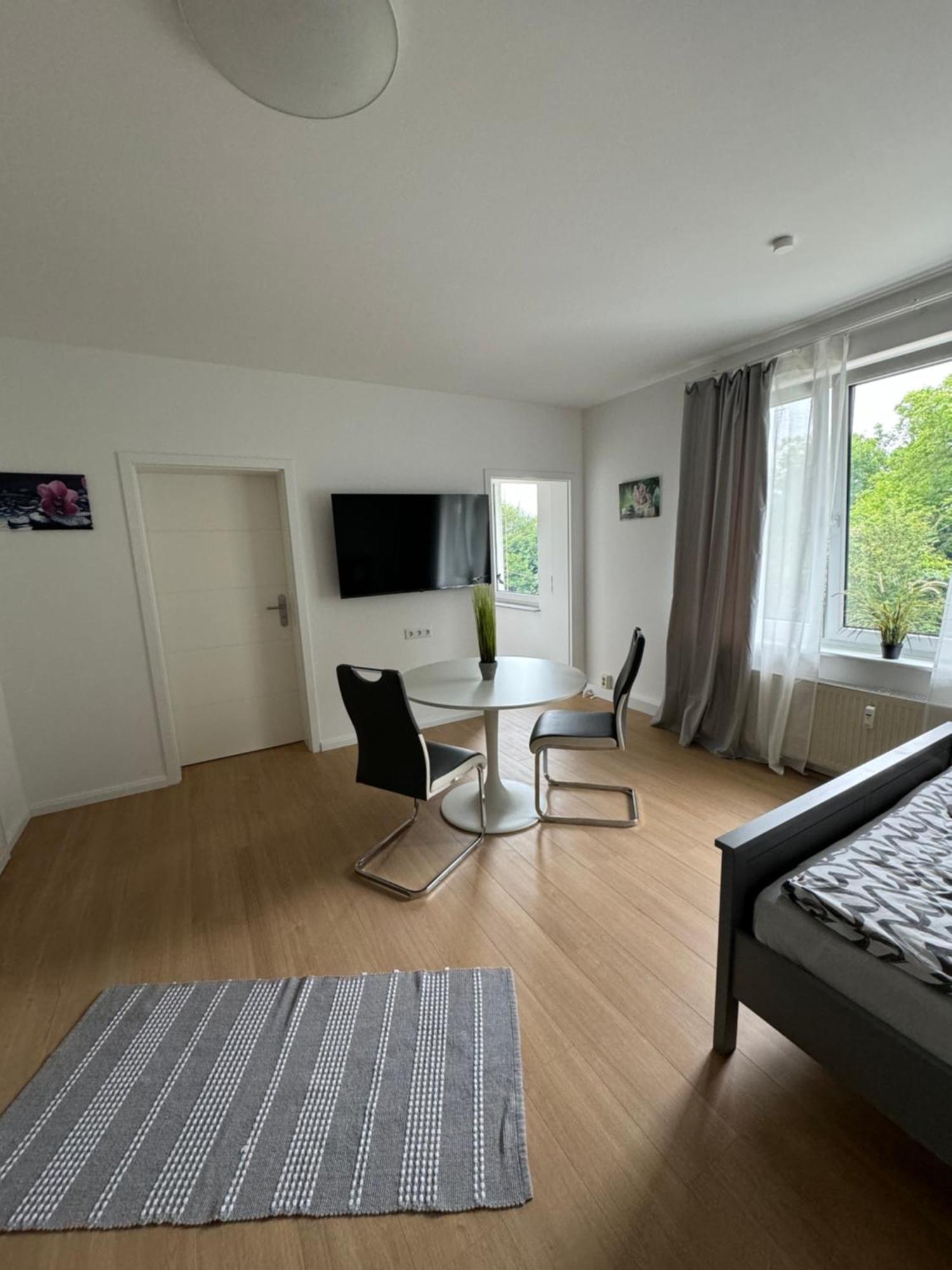 Fc-Apartmenthaus Falkensee Mit Grossem Garten Und Pkw Stellflaechen ภายนอก รูปภาพ