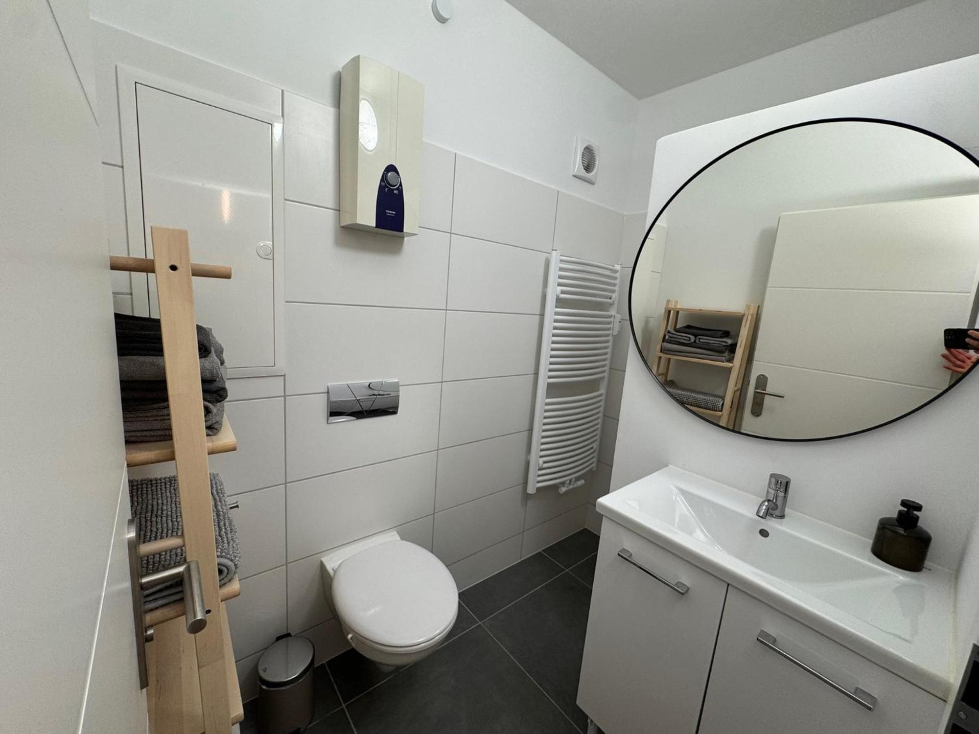 Fc-Apartmenthaus Falkensee Mit Grossem Garten Und Pkw Stellflaechen ภายนอก รูปภาพ
