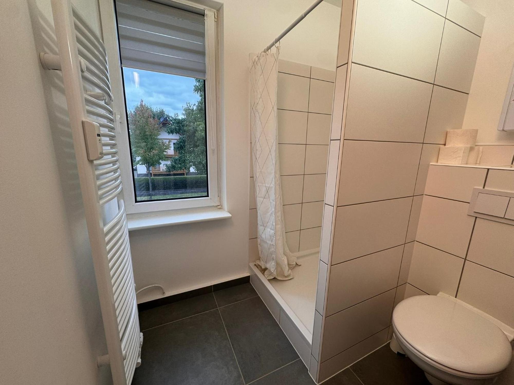 Fc-Apartmenthaus Falkensee Mit Grossem Garten Und Pkw Stellflaechen ภายนอก รูปภาพ
