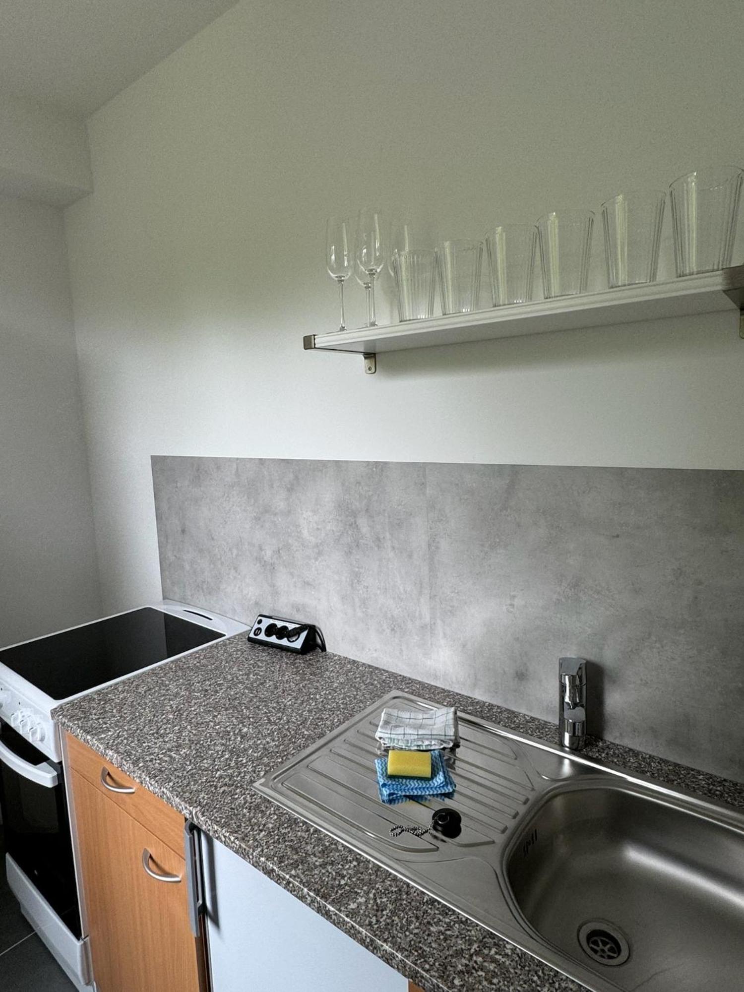 Fc-Apartmenthaus Falkensee Mit Grossem Garten Und Pkw Stellflaechen ภายนอก รูปภาพ