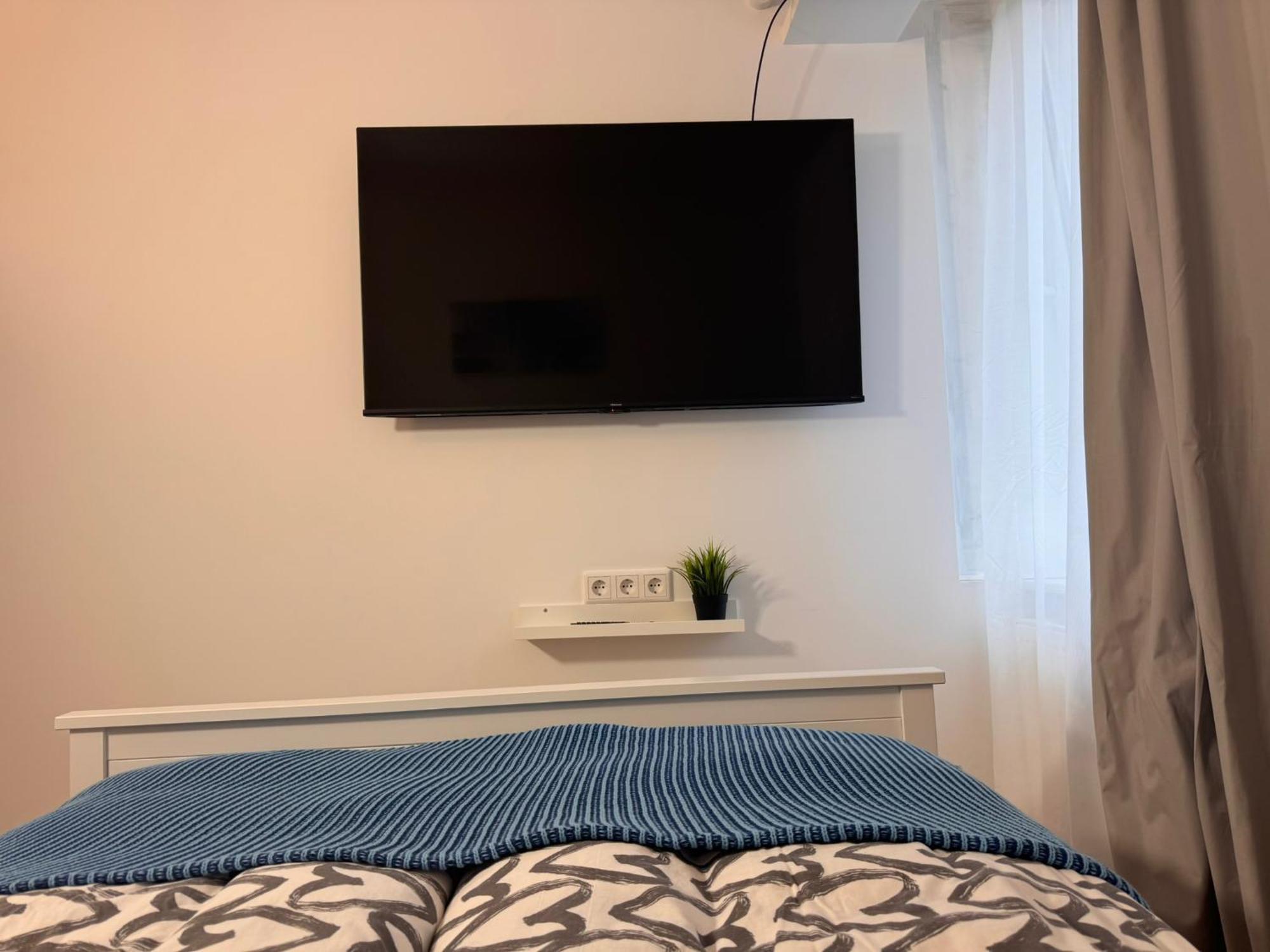 Fc-Apartmenthaus Falkensee Mit Grossem Garten Und Pkw Stellflaechen ภายนอก รูปภาพ