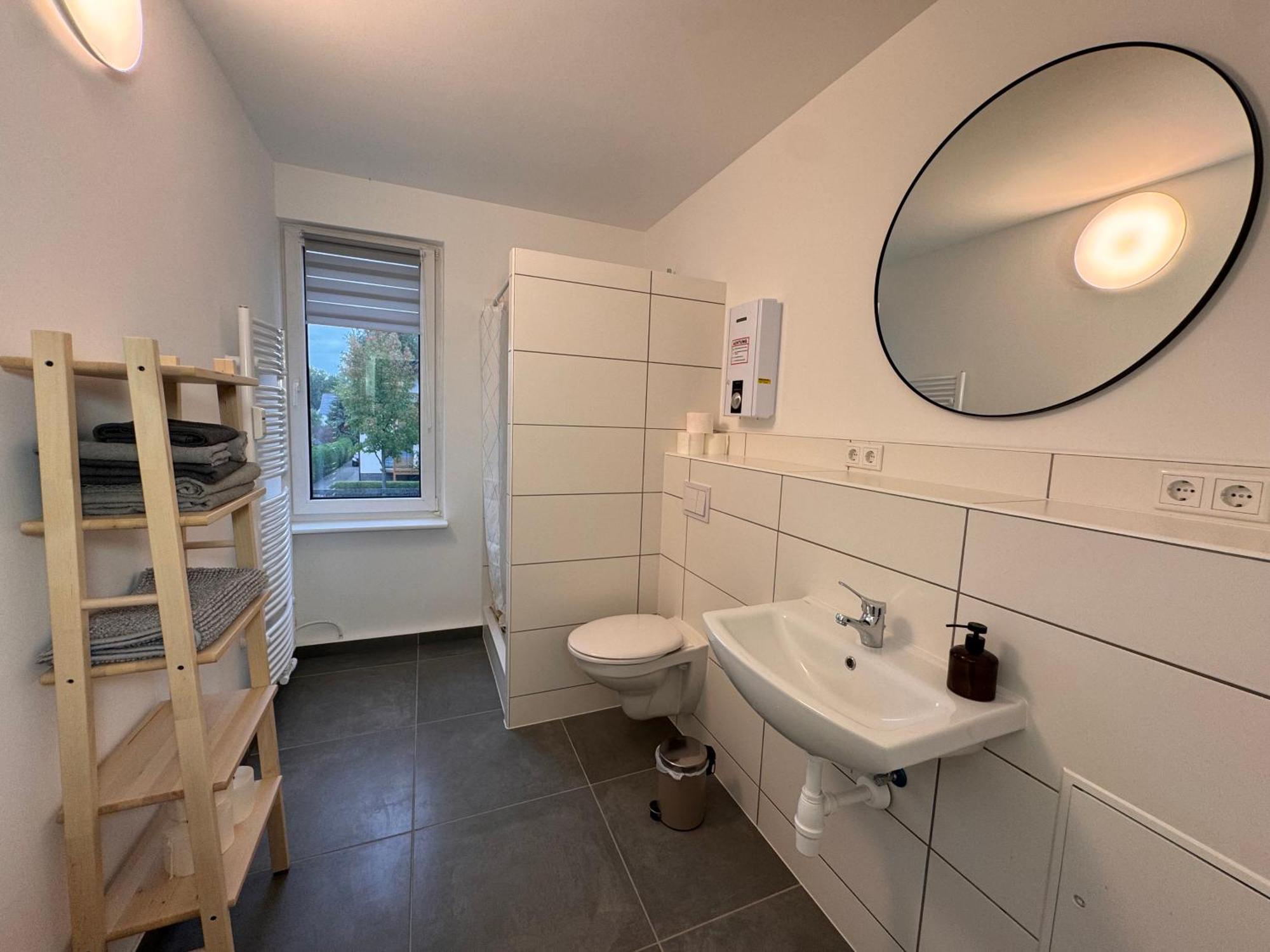 Fc-Apartmenthaus Falkensee Mit Grossem Garten Und Pkw Stellflaechen ภายนอก รูปภาพ
